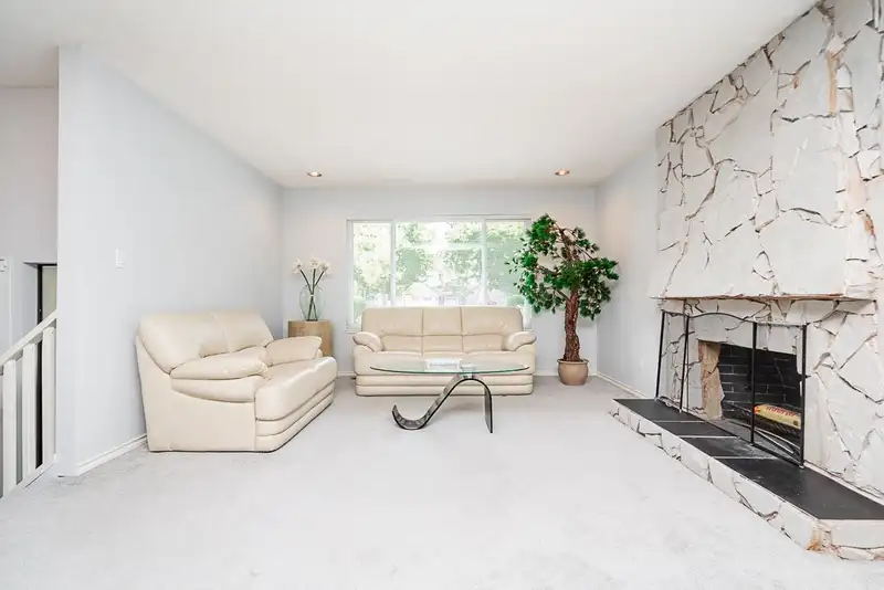 14921 99A AVENUE - photo 2 of 17