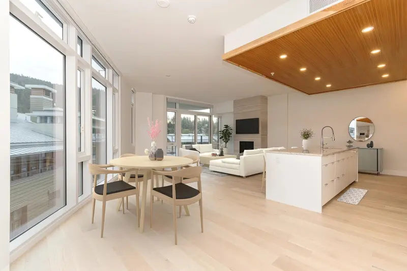 401 6687 NELSON AVENUE - photo 4 of 25