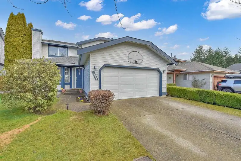 15425 90A AVENUE - photo 2 of 40