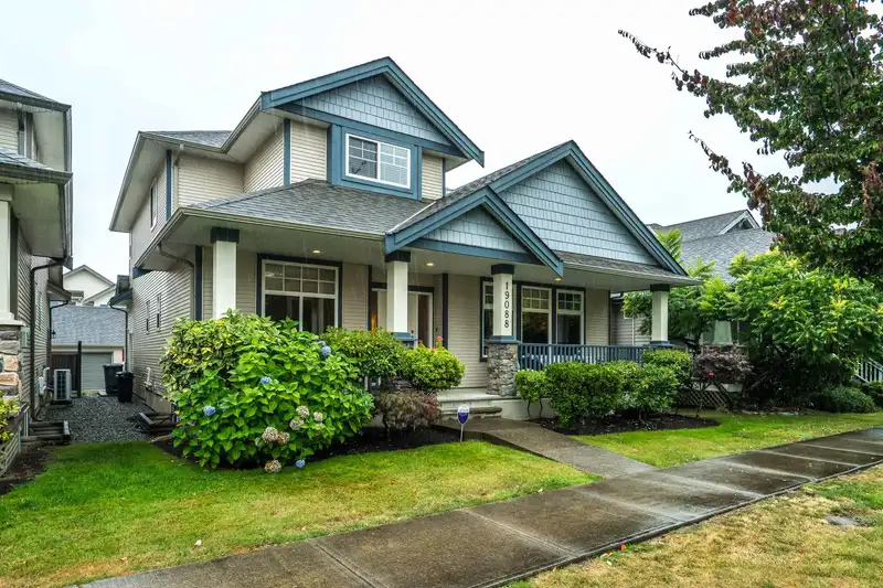 19088 68A AVENUE - photo 2 of 40