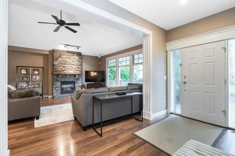 19088 68A AVENUE - photo 4 of 40