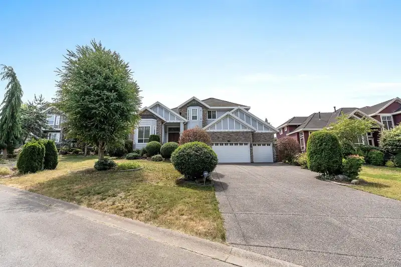11255 164 STREET - photo 2 of 39