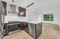 310 6338 KING GEORGE BOULEVARD - thumbnail 2