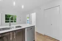 310 6338 KING GEORGE BOULEVARD - thumbnail 4