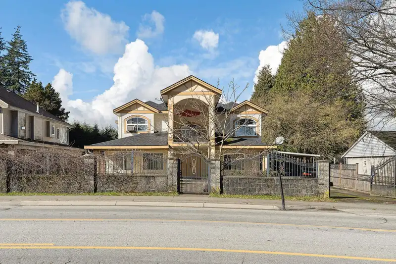 10259 132 STREET - photo 1 of 33