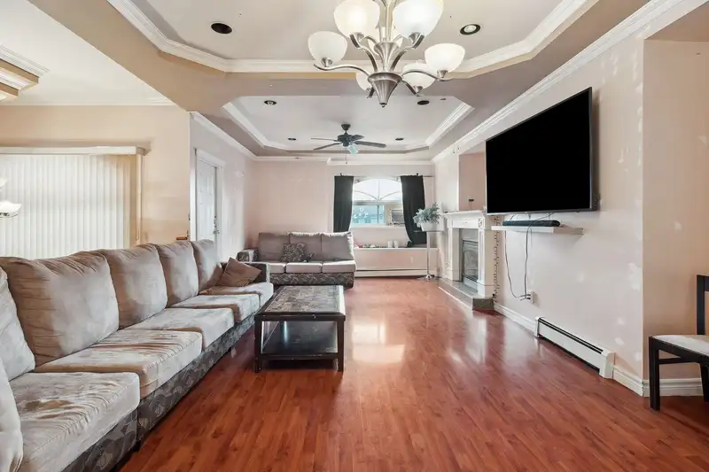 10259 132 STREET - photo 3 of 33