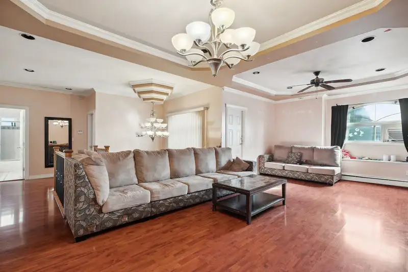 10259 132 STREET - photo 4 of 33
