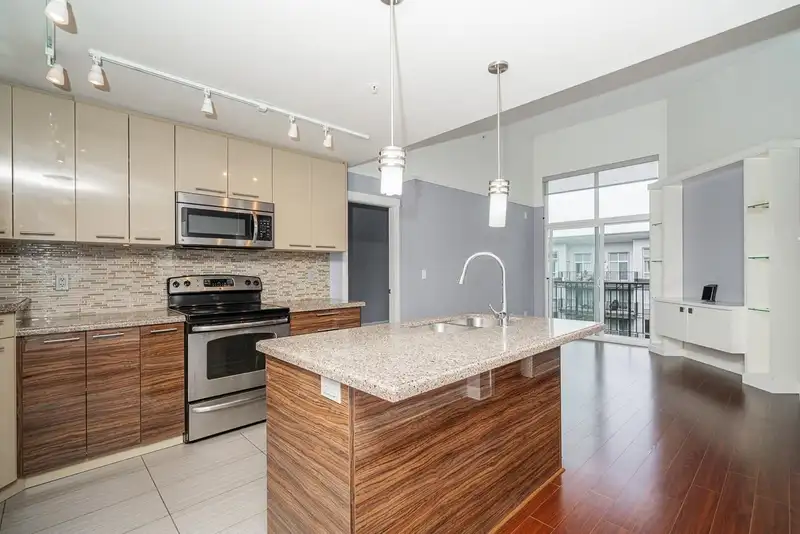419 12039 64 AVENUE - photo 1 of 39
