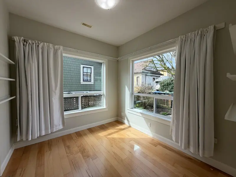 226 GIFFORD PLACE - photo 2 of 25