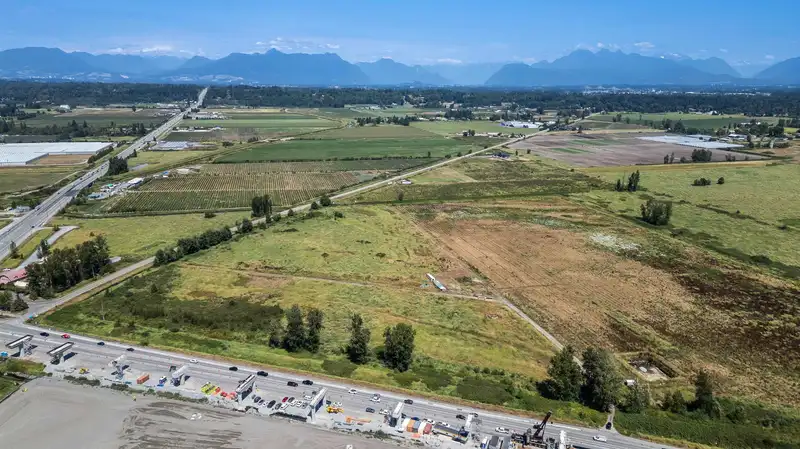 17911 FRASER HIGHWAY - photo 2 of 8