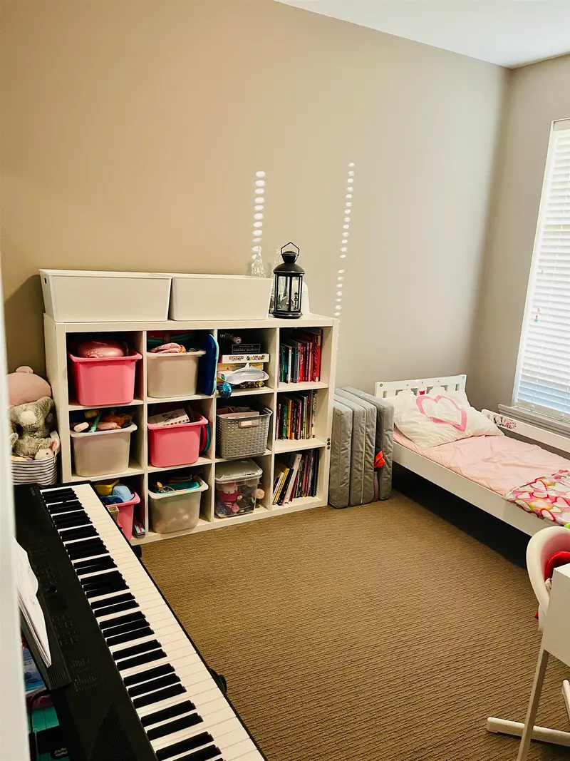 416 2343 ATKINS AVENUE - photo 3 of 8