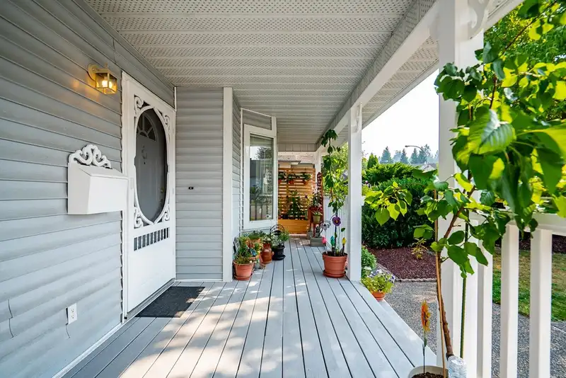6304 135A STREET - photo 3 of 33