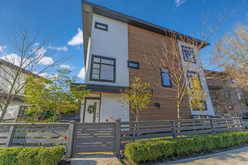 30 7127 193A STREET - photo 2 of 33