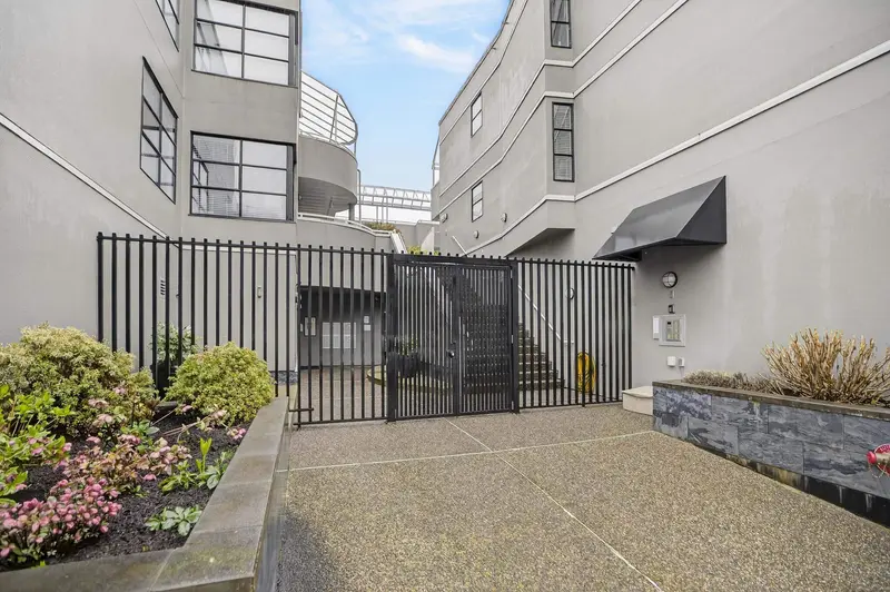 205 3151 WOODBINE DRIVE - photo 2 of 20