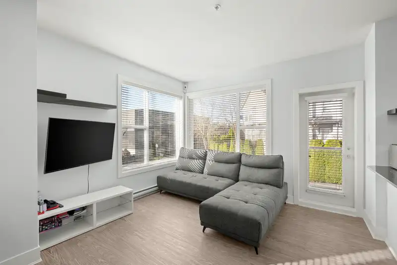 222 15956 86A AVENUE - photo 3 of 28