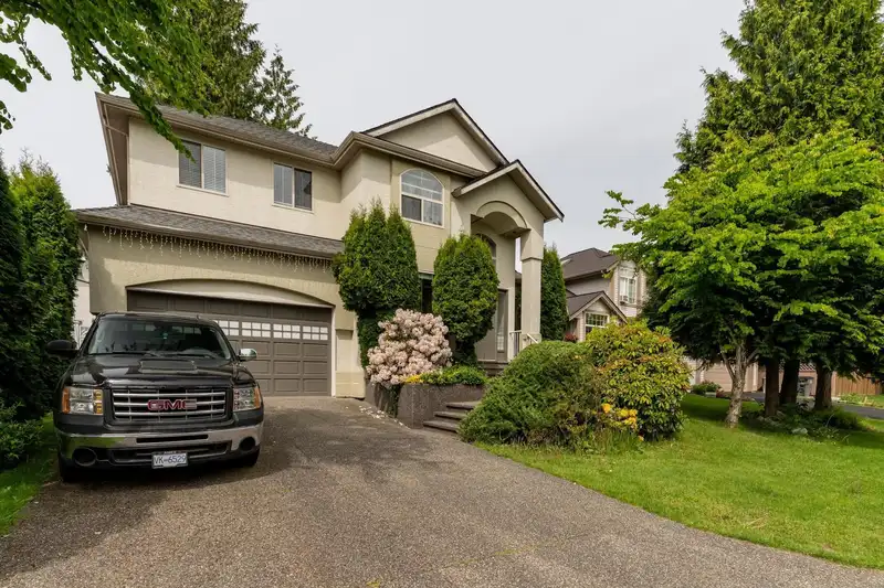 8327 169A STREET - photo 3 of 39