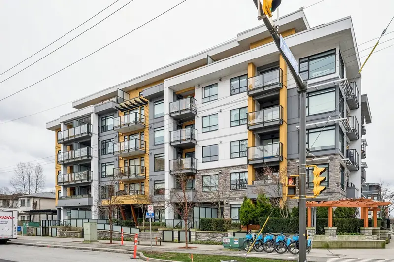 201 1519 CROWN STREET - photo 1 of 24