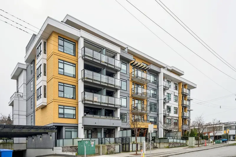 201 1519 CROWN STREET - photo 2 of 24