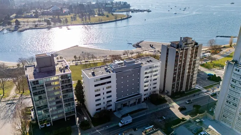 304 1233 BEACH AVENUE - photo 2 of 25