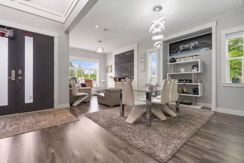14017 110 AVENUE - photo 1 of 25