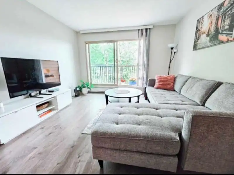 206 10438 148 STREET - photo 2 of 12