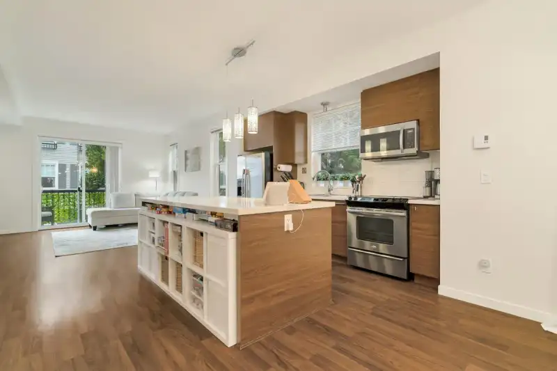 8 7238 189 STREET - photo 1 of 29