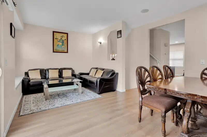 3 12677 63 AVENUE - photo 2 of 26