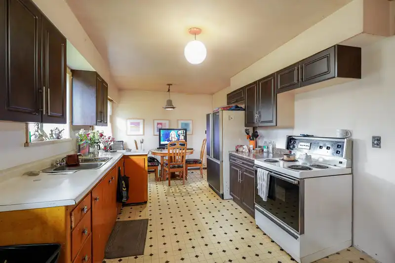 12542 CENTRE DRIVE - photo 3 of 19