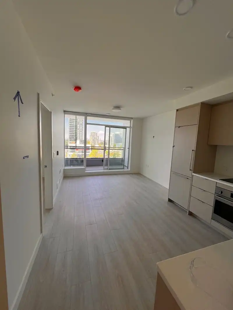 706 13675 107A AVENUE - photo 1 of 7