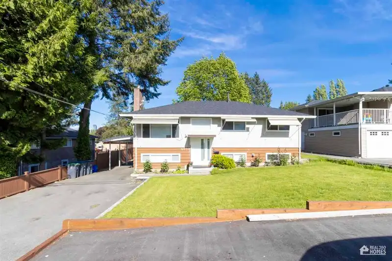 9870 124 STREET - photo 1 of 21