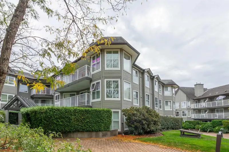 109 15120 108 AVENUE - photo 1 of 40