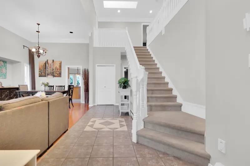 16896 84 AVENUE - photo 3 of 25