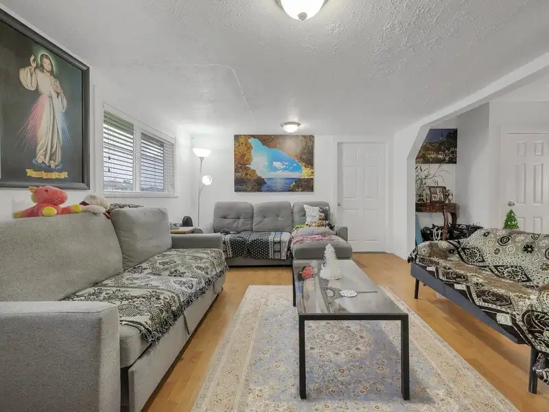 13229 87B AVENUE - photo 3 of 22