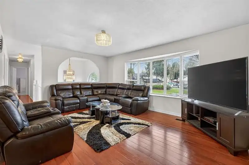 8927 146A STREET - photo 2 of 23