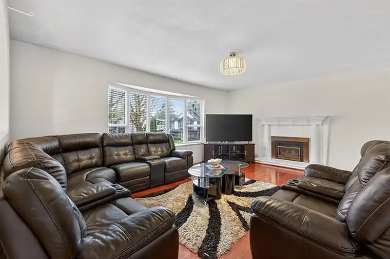 8927 146A STREET - photo 3 of 23