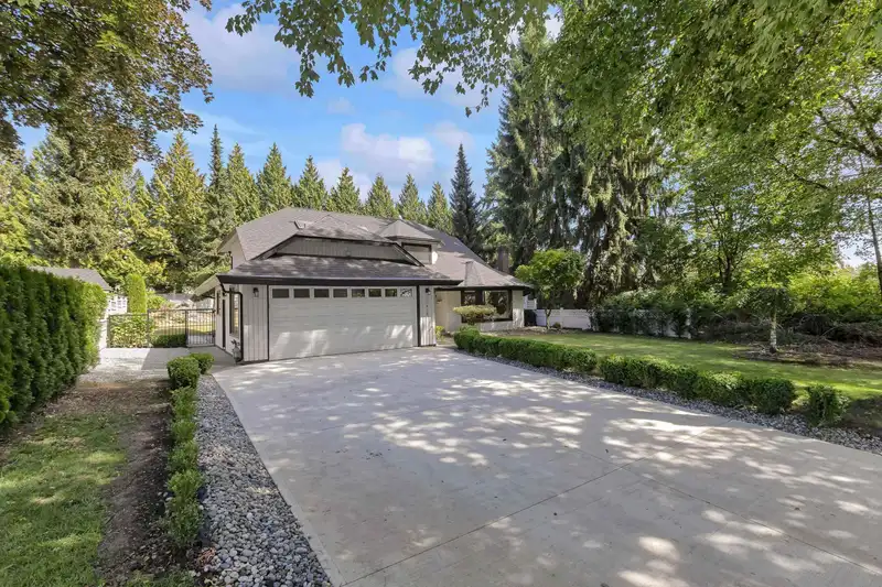 10418 FRASERGLEN DRIVE - photo 3 of 28