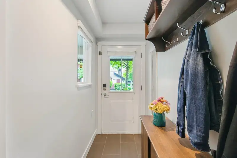 109 18199 70 AVENUE - photo 3 of 40