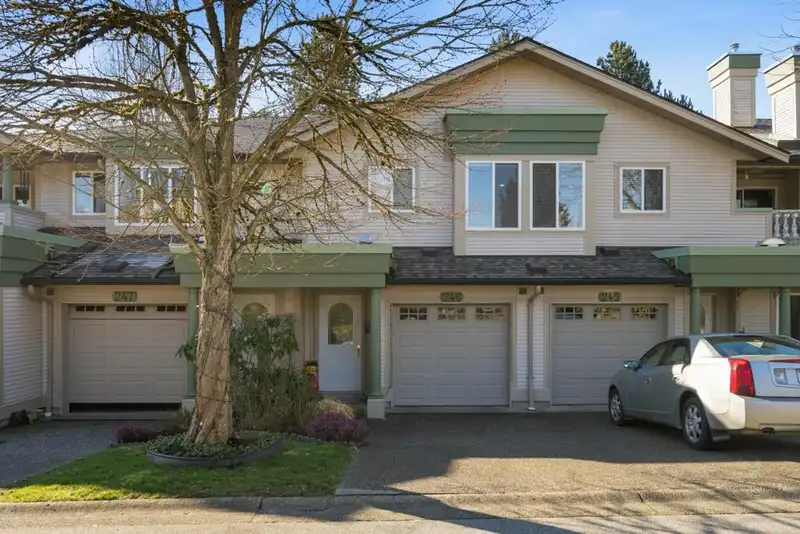 246 13888 70 AVENUE - photo 1 of 31
