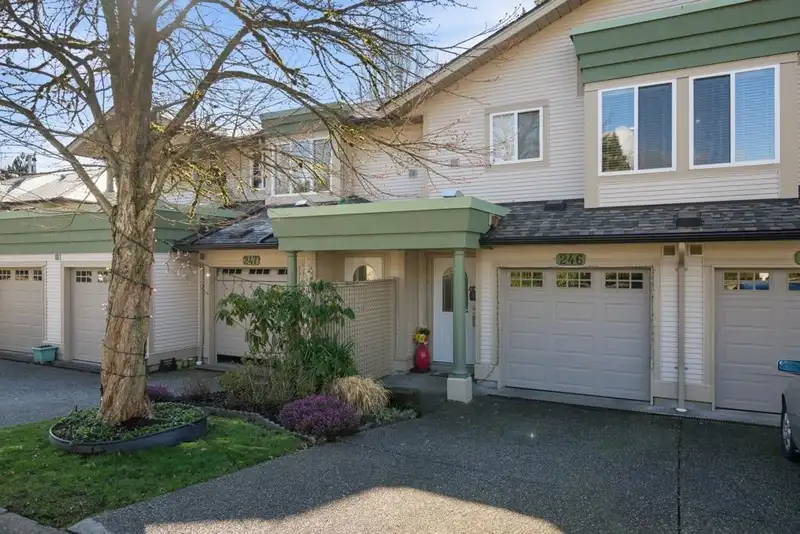 246 13888 70 AVENUE - photo 2 of 31