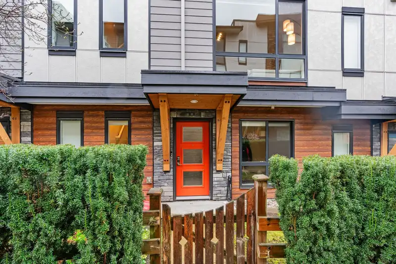 181 16488 64 AVENUE - photo 3 of 23