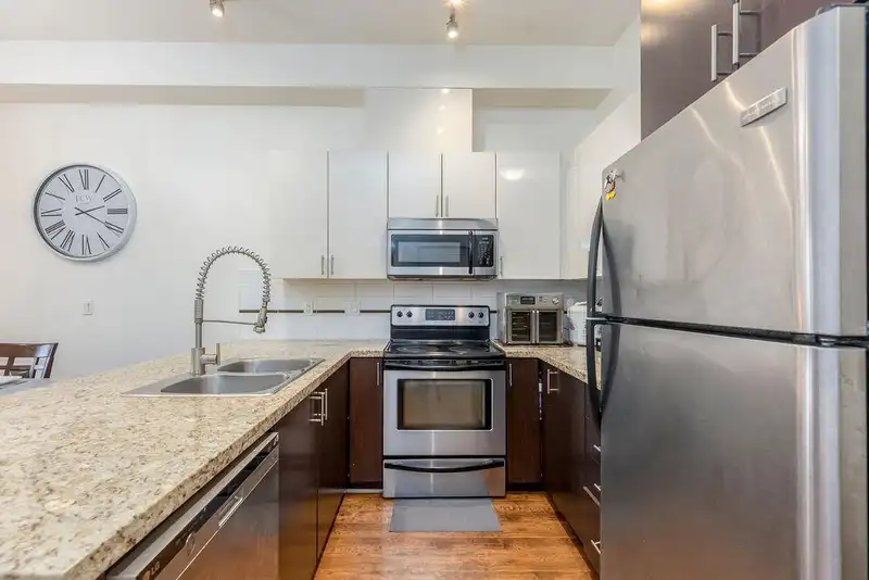 409 14960 102A AVENUE - photo 3 of 12