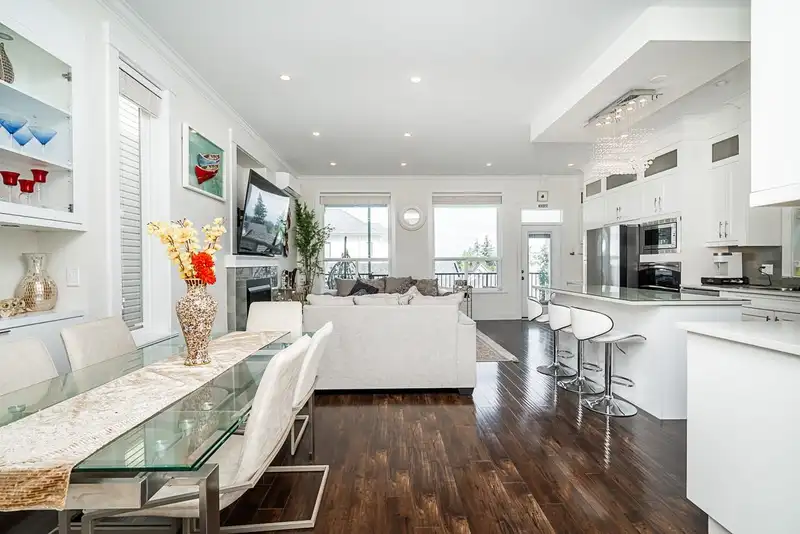 13811 60 AVENUE - photo 4 of 31
