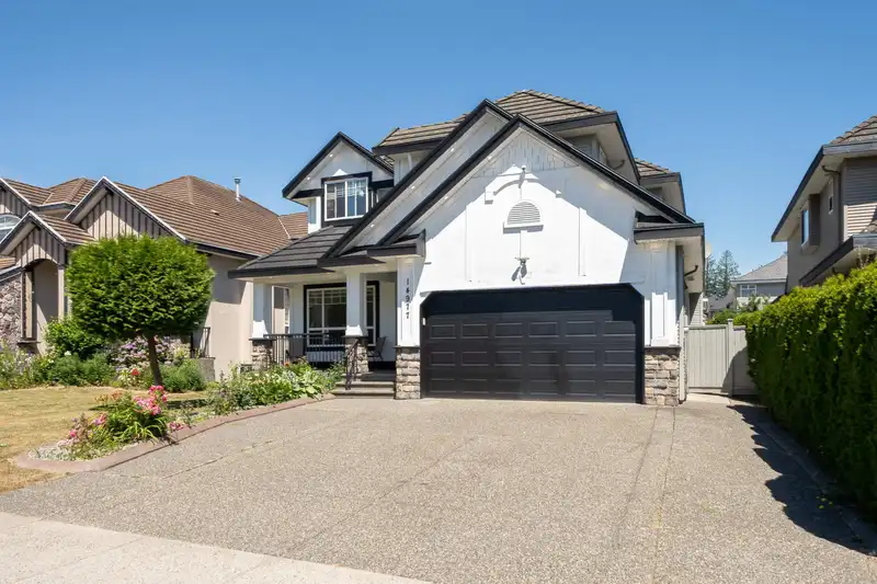 14977 69 AVENUE - photo 3 of 36