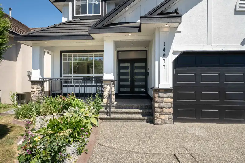 14977 69 AVENUE - photo 4 of 36