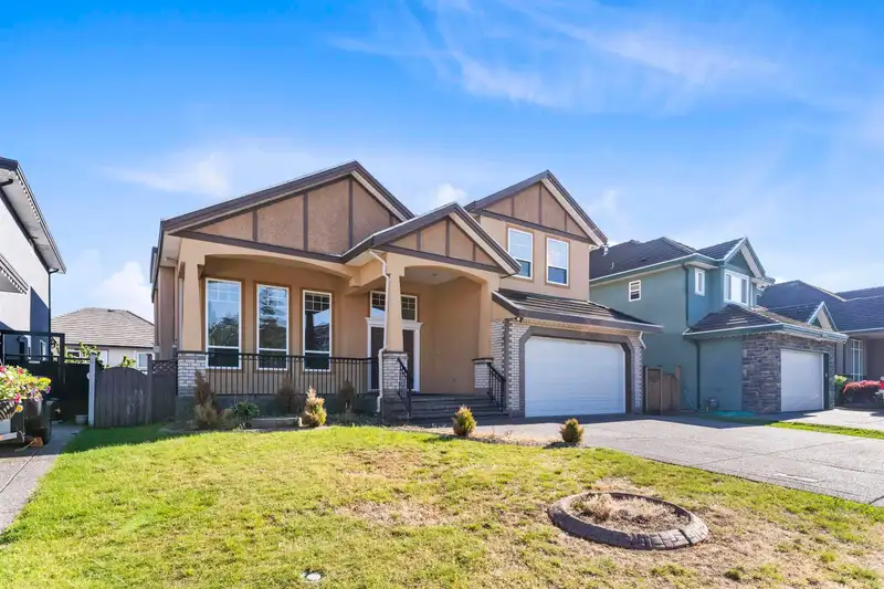 12742 61A AVENUE - photo 3 of 39