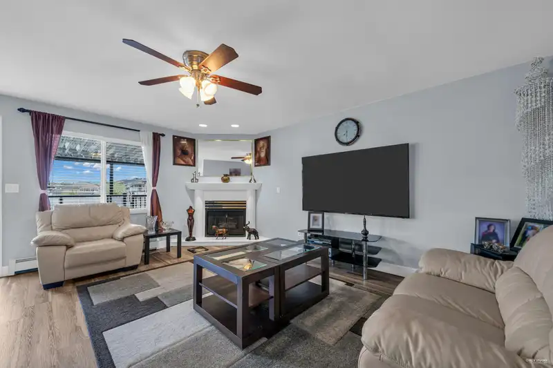 12377 64 AVENUE - photo 4 of 40