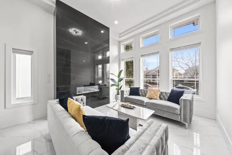 15079 67 AVENUE - photo 2 of 25