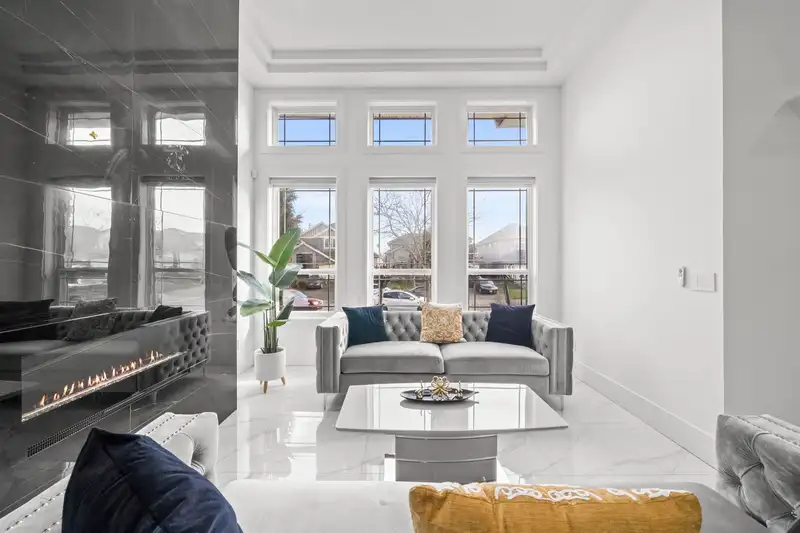15079 67 AVENUE - photo 3 of 25