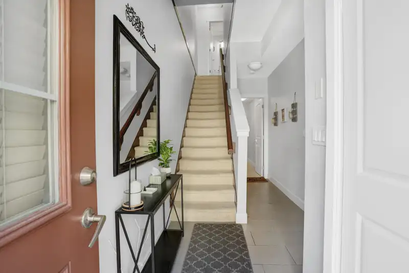 37 19560 68 AVENUE - photo 3 of 19