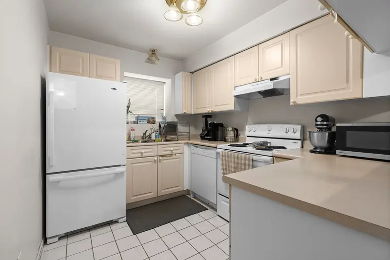 202 7011 BLUNDELL ROAD - photo 4 of 25